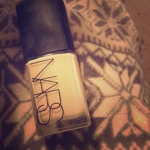 NARS sheer glow foundation in shade Gobi